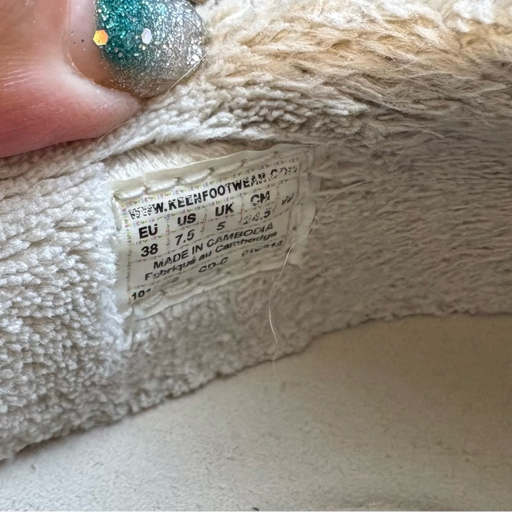 KEEN Howzer Quilted Slippers - Picture 4 of 5